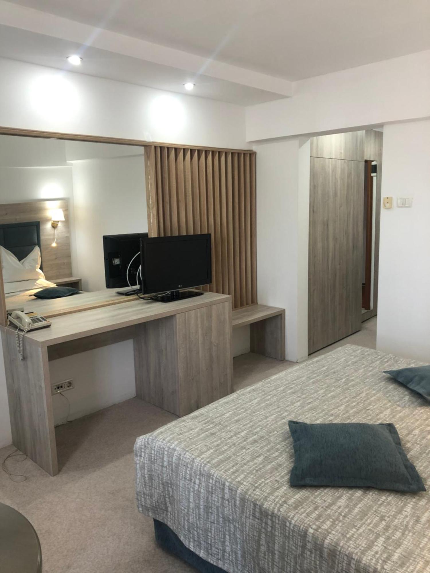 Hotel Condor Mamaia Exterior photo
